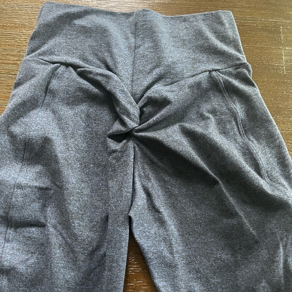 Bombshell sportswear scrunch booteh leggings.
